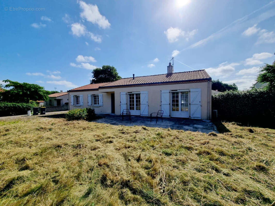 Maison à SAINT-LUMINE-DE-COUTAIS