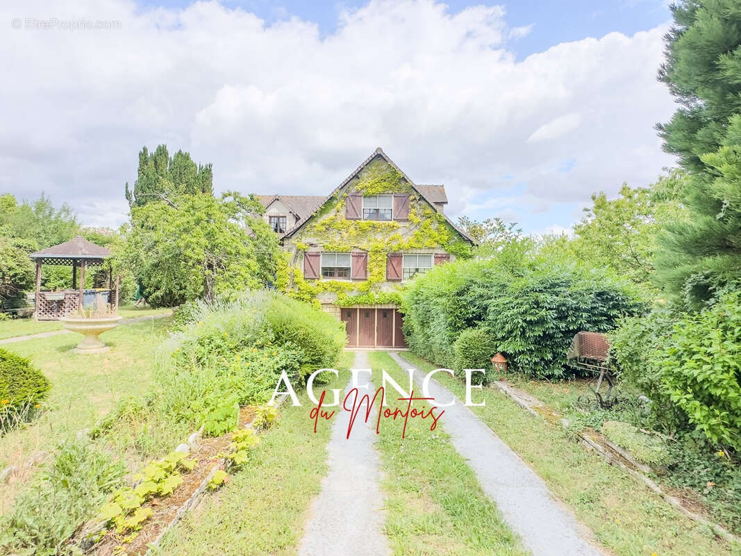 Maison à THORIGNY-SUR-OREUSE