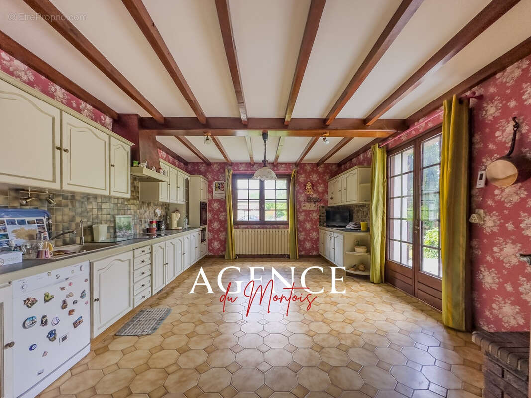 Maison à THORIGNY-SUR-OREUSE