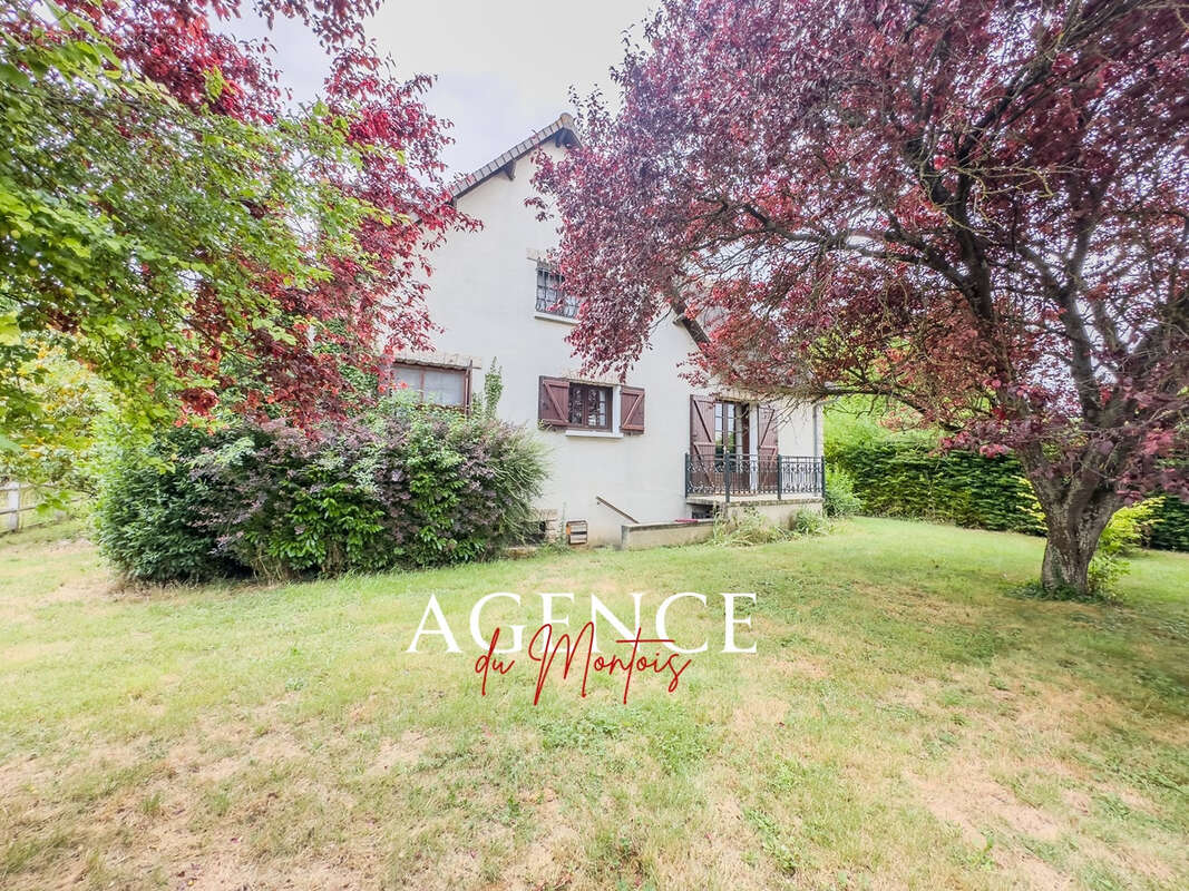 Maison à THORIGNY-SUR-OREUSE