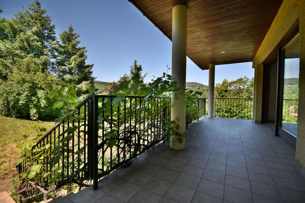 Maison à CHANAT-LA-MOUTEYRE