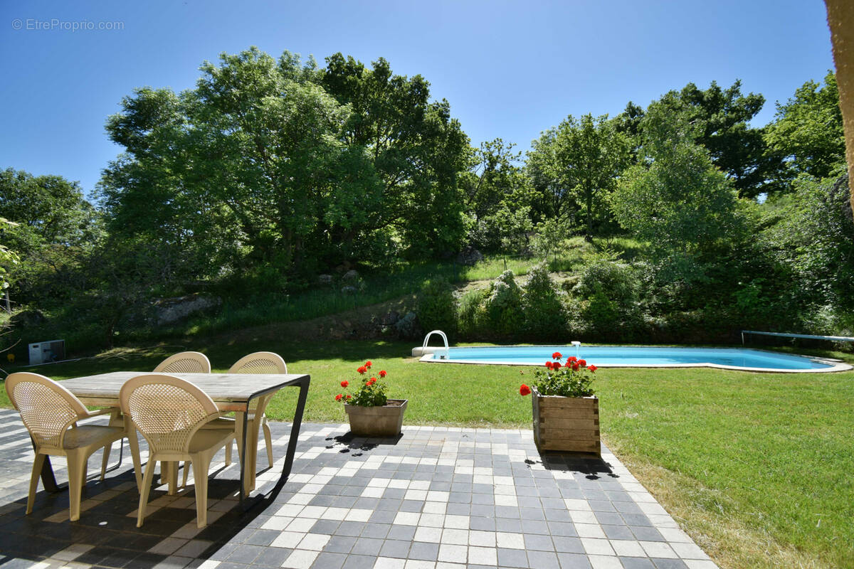 Maison à CHANAT-LA-MOUTEYRE