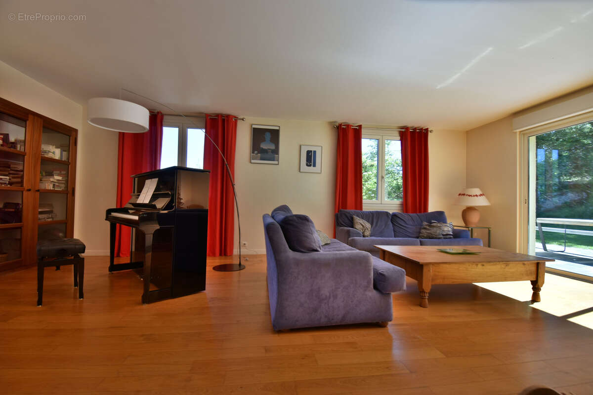 Maison à CHANAT-LA-MOUTEYRE