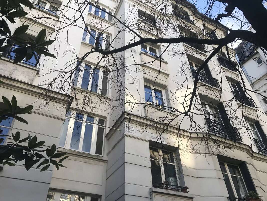 Appartement à PARIS-16E