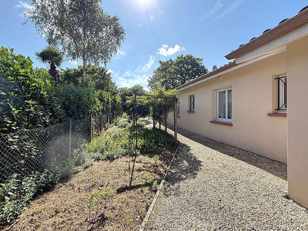 Maison à PARENTIS-EN-BORN