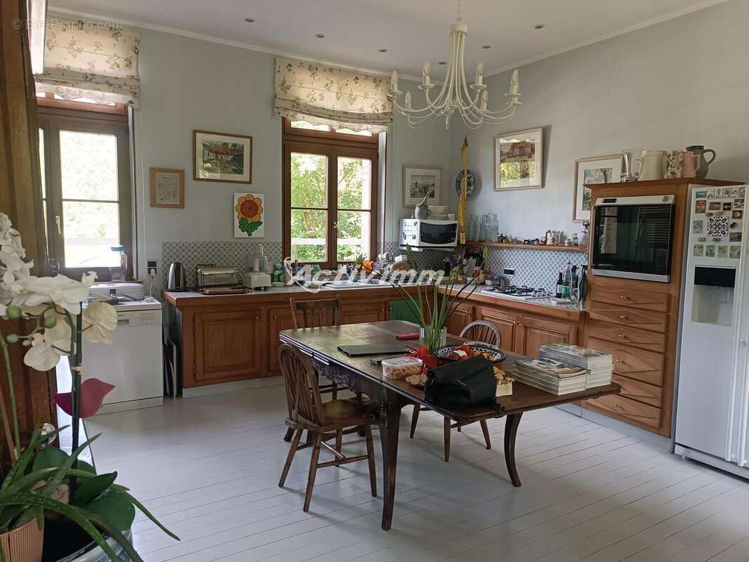 4252 38 - Maison à HESDIN