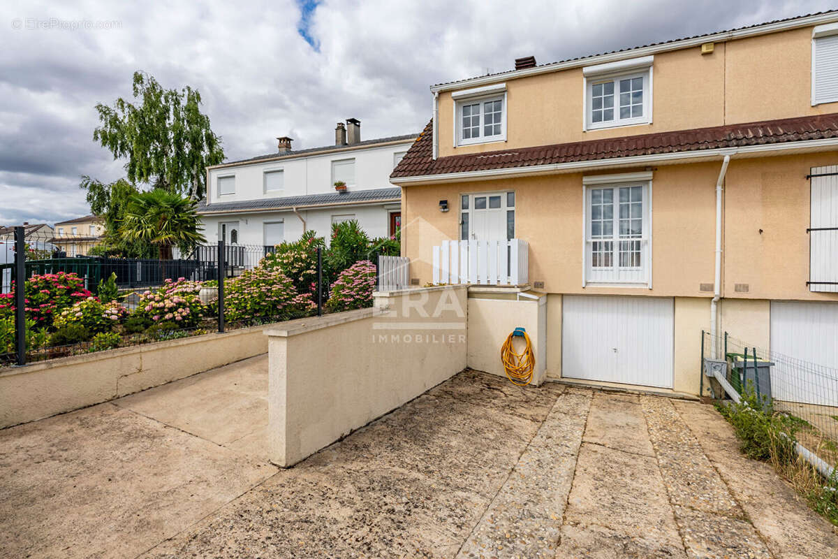 Maison à BALLANCOURT-SUR-ESSONNE