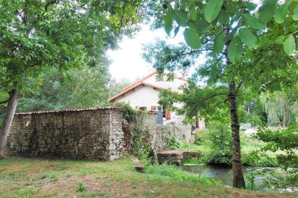 OVERVIEW - Maison à LIZANT