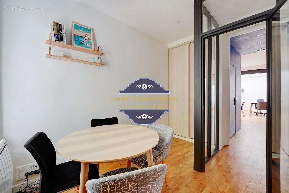 Commerce à PARIS-11E