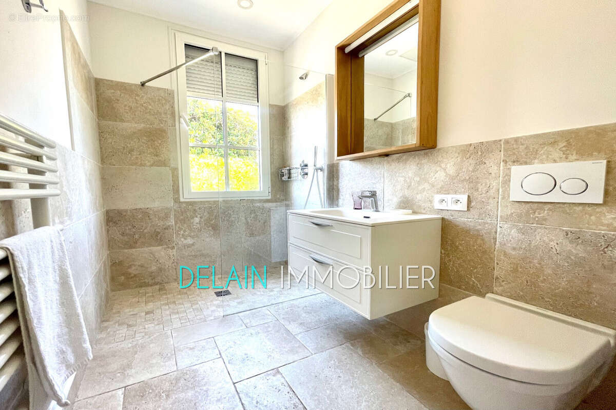 Maison à SAINT-LAURENT-DU-VAR