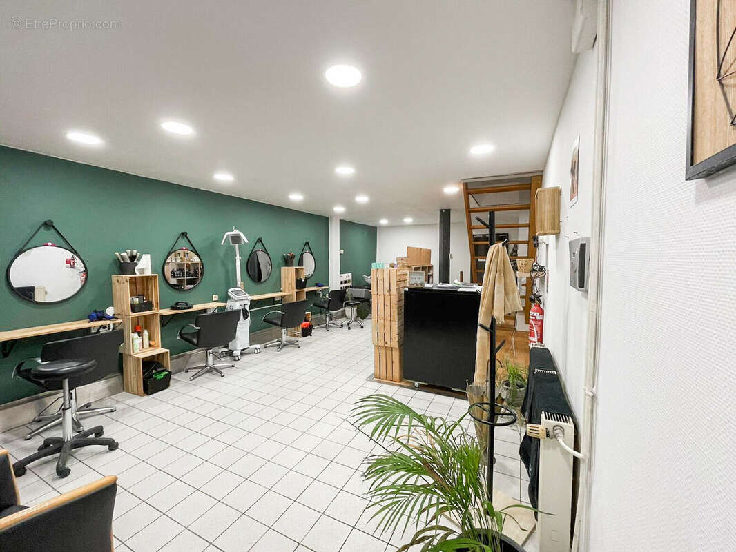 Photo 2 - Commerce à ROYE