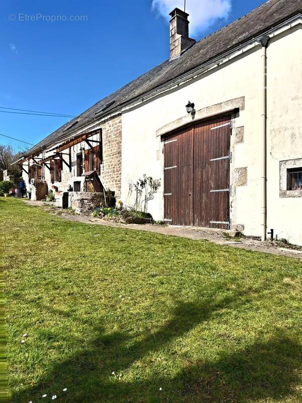 Maison à QUARRE-LES-TOMBES