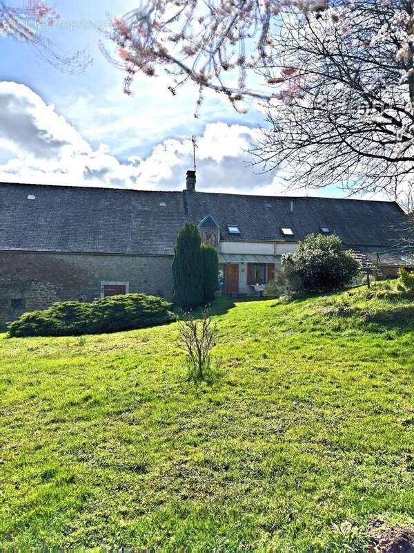 Maison à QUARRE-LES-TOMBES