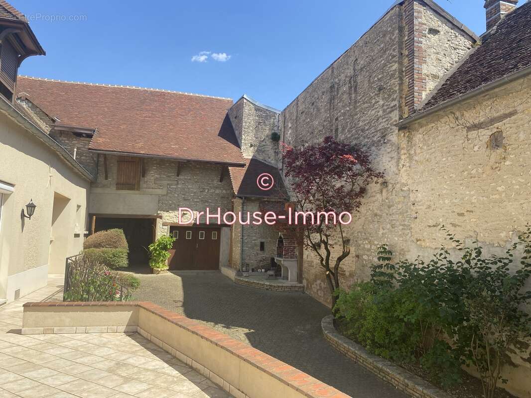 Maison à COUSSEGREY