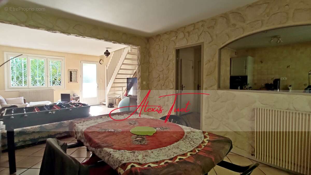 Maison à AMBARES-ET-LAGRAVE