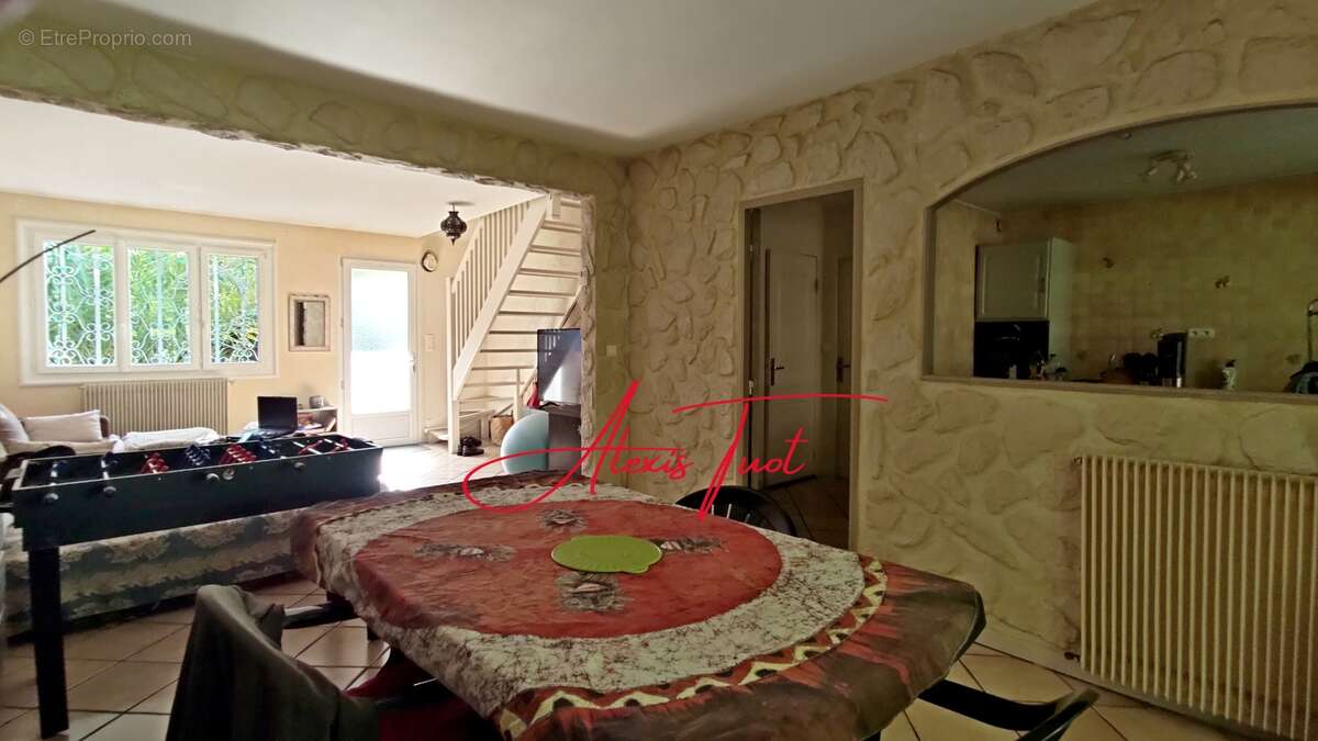 Maison à AMBARES-ET-LAGRAVE