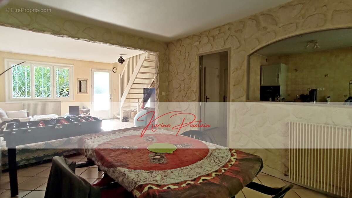 Maison à AMBARES-ET-LAGRAVE