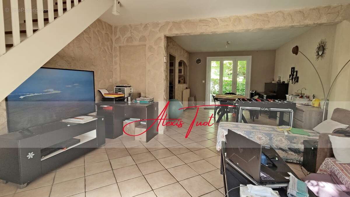 Maison à AMBARES-ET-LAGRAVE