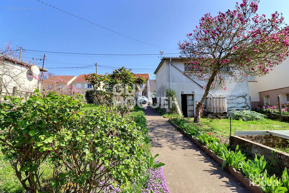 Maison à SAINT-MICHEL-SUR-ORGE