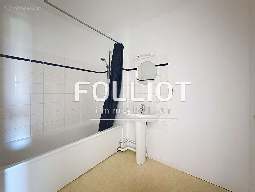 Appartement à DONVILLE-LES-BAINS