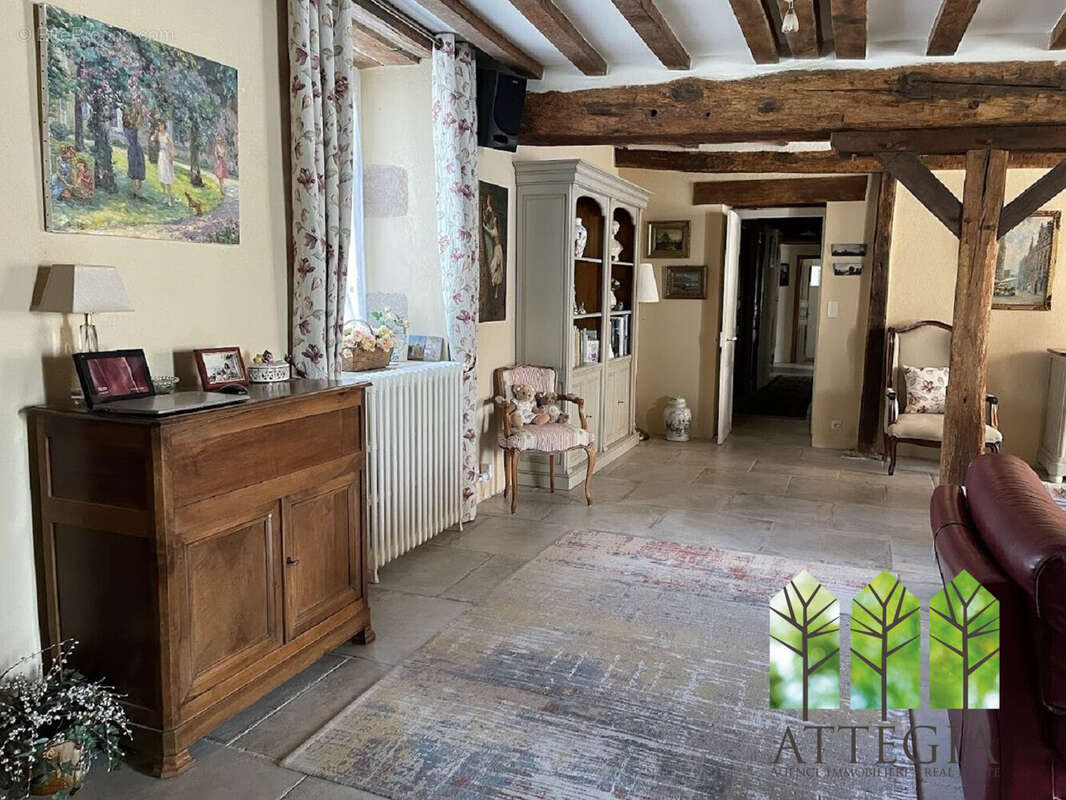 Maison à SAINT-DENIS-DE-JOUHET