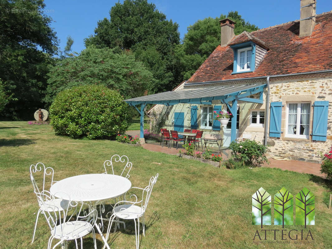 Maison à SAINT-DENIS-DE-JOUHET