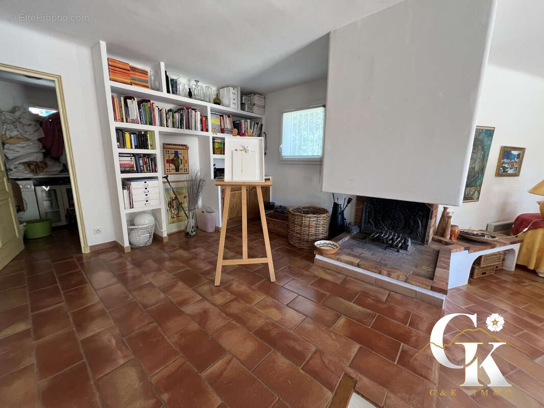 Maison à SAINT-CYR-SUR-MER