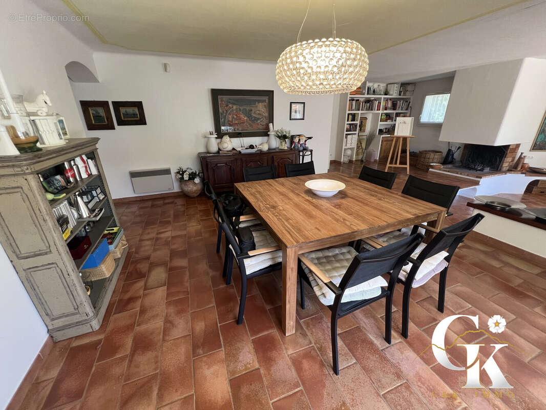 Maison à SAINT-CYR-SUR-MER