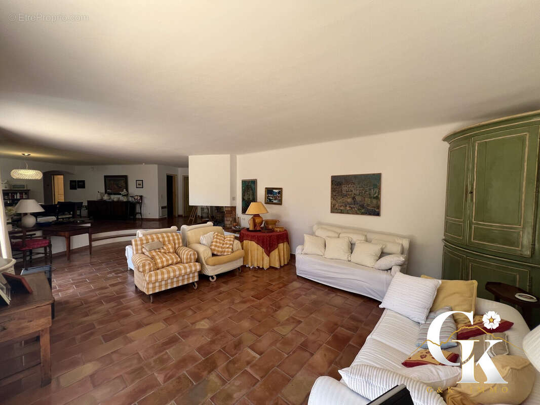 Maison à SAINT-CYR-SUR-MER