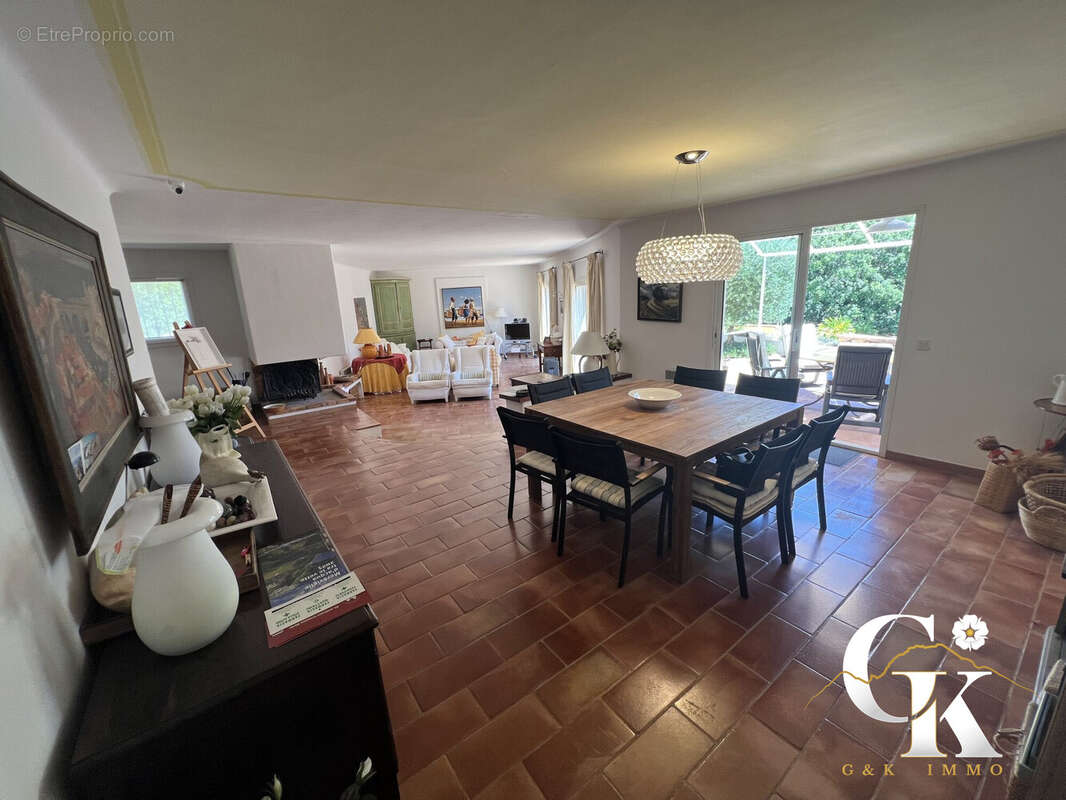 Maison à SAINT-CYR-SUR-MER