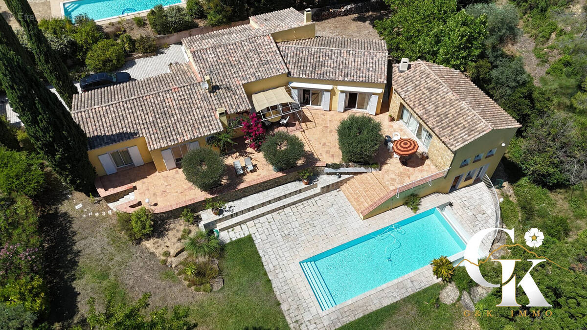 Maison à SAINT-CYR-SUR-MER