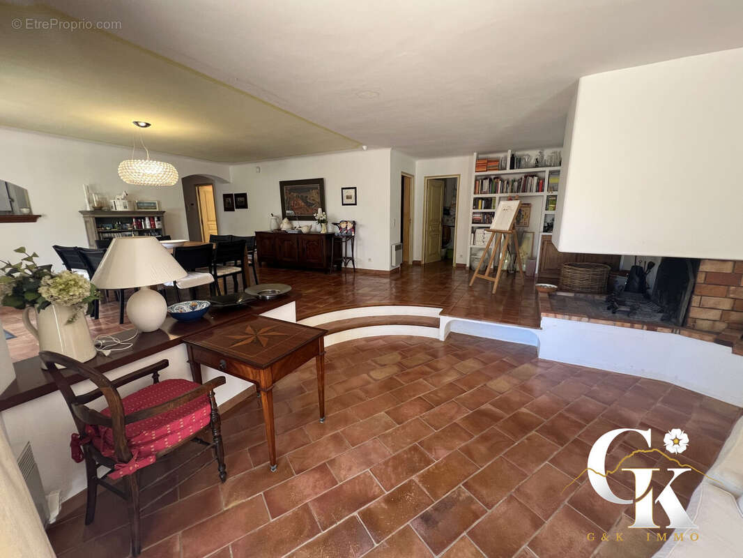 Maison à SAINT-CYR-SUR-MER