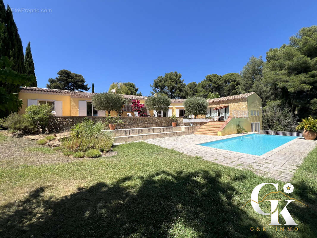 Maison à SAINT-CYR-SUR-MER