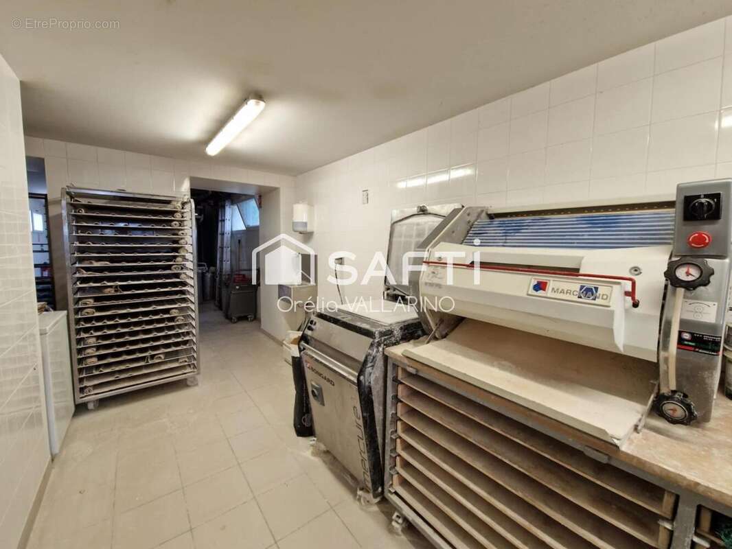 Photo 2 - Commerce à LATRESNE