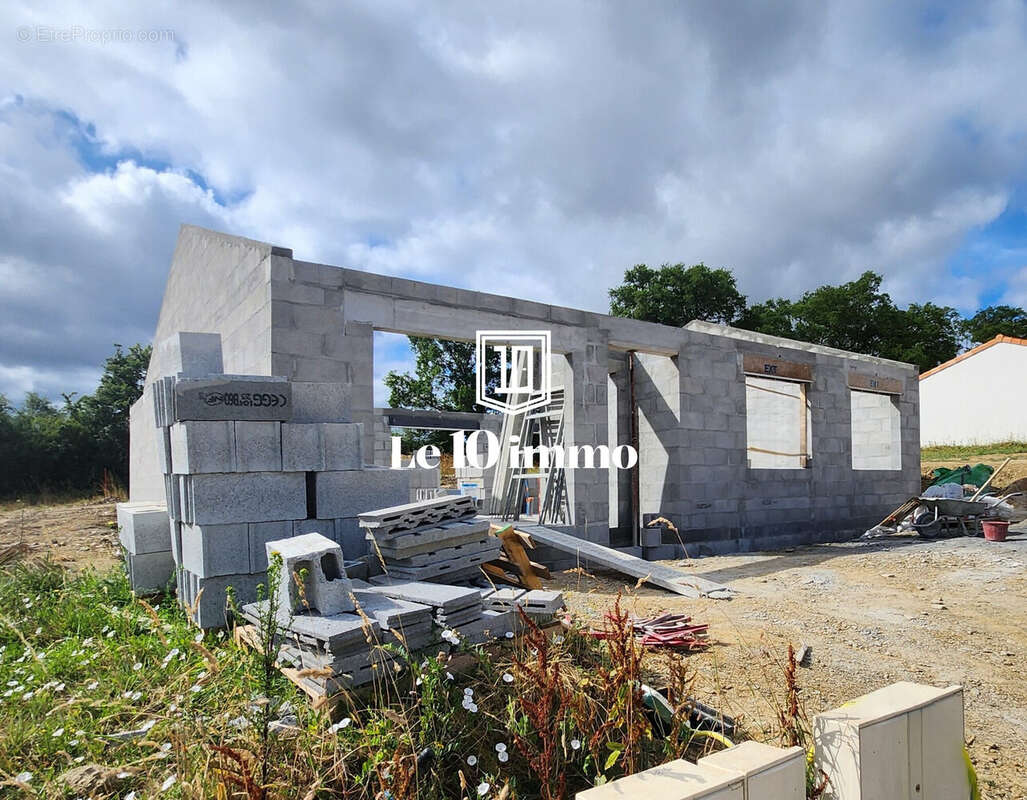 Maison à LE MAY-SUR-EVRE