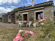 Maison à SAINT-SULPICE-EN-PAREDS
