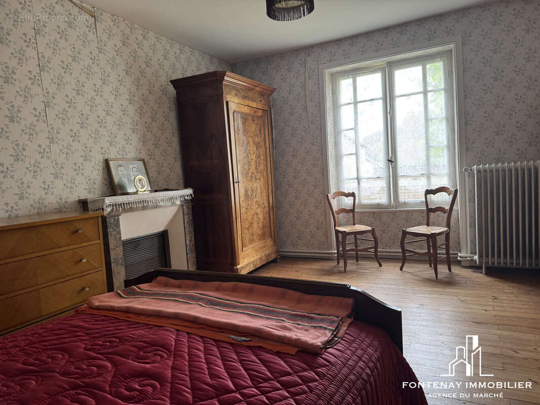 Maison à SAINT-SULPICE-EN-PAREDS