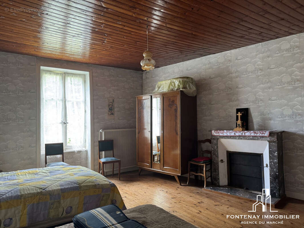 Maison à SAINT-SULPICE-EN-PAREDS