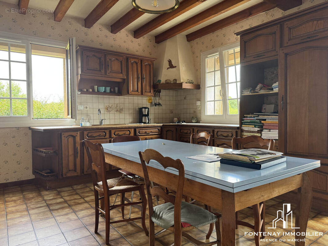 Maison à SAINT-SULPICE-EN-PAREDS