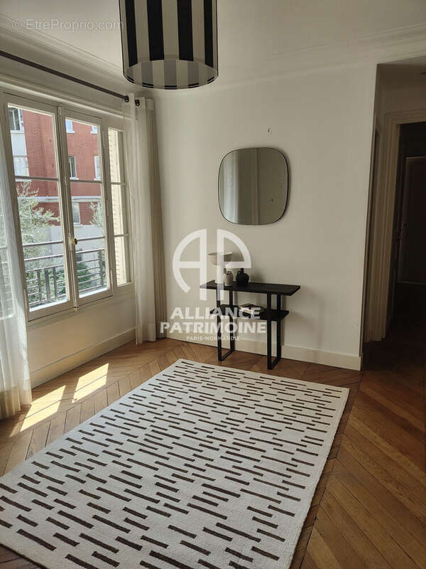 Galerie d&#039;entrée - Appartement à PARIS-17E