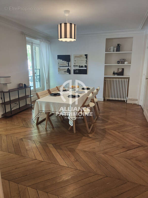 Salle à manger, parquet point de Hongrie - Appartement à PARIS-17E