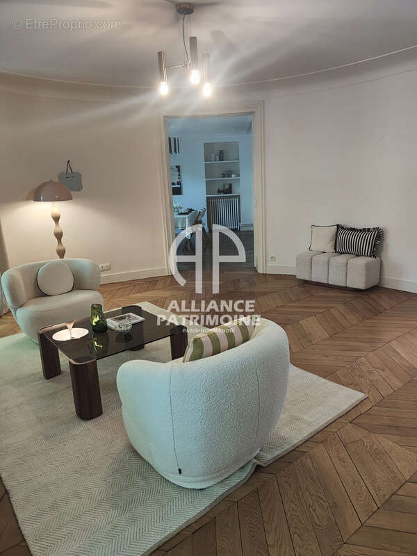 Séjour parquet point de Hongrie - Appartement à PARIS-17E