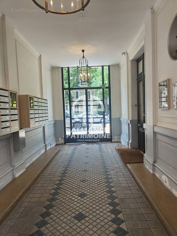 Splendide Immeuble Haussmanien - Appartement à PARIS-17E