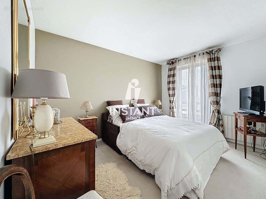 Appartement à CHARENTON-LE-PONT