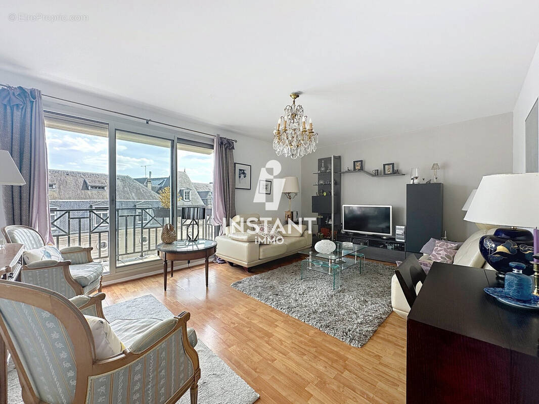 Appartement à CHARENTON-LE-PONT