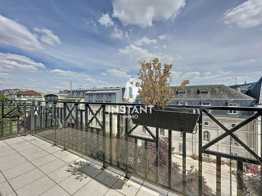 Appartement à CHARENTON-LE-PONT