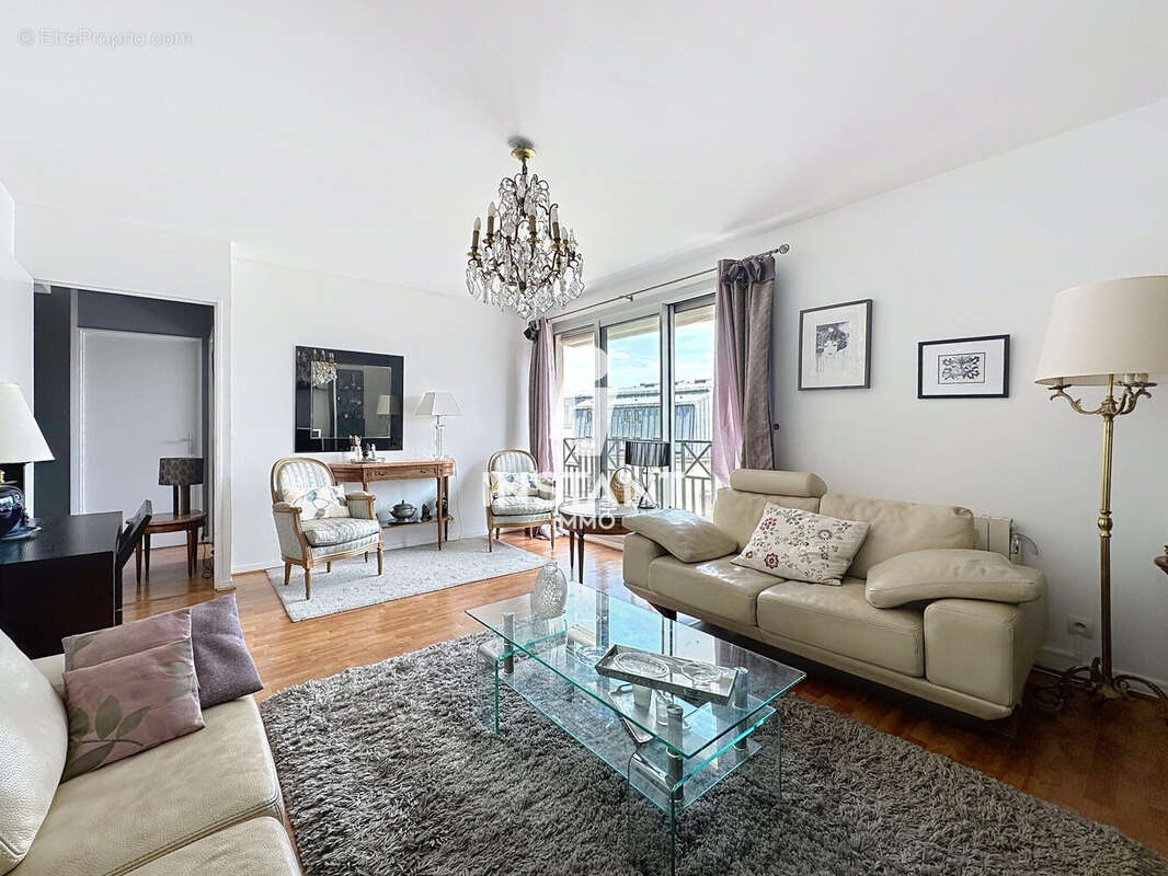 Appartement à CHARENTON-LE-PONT