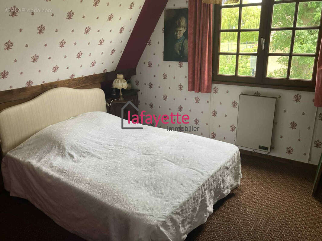 Maison à SAINT-GILLES-DE-LA-NEUVILLE