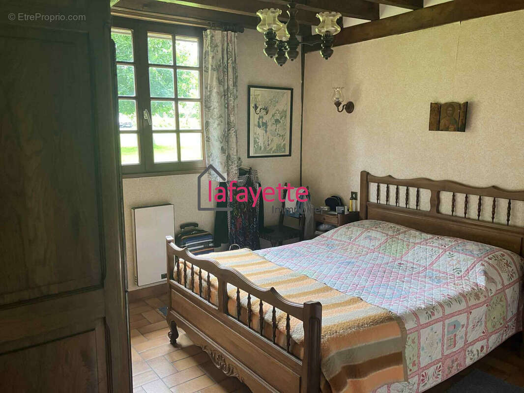 Maison à SAINT-GILLES-DE-LA-NEUVILLE