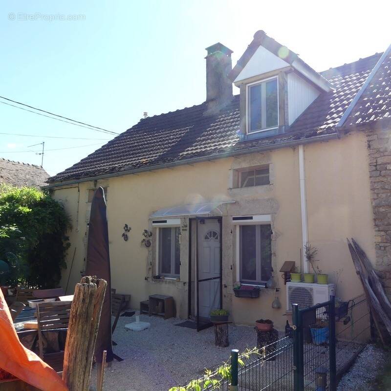 Maison à PRECY-SOUS-THIL